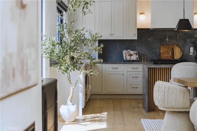 642 N Cahuenga, Los Angeles, CA 90004