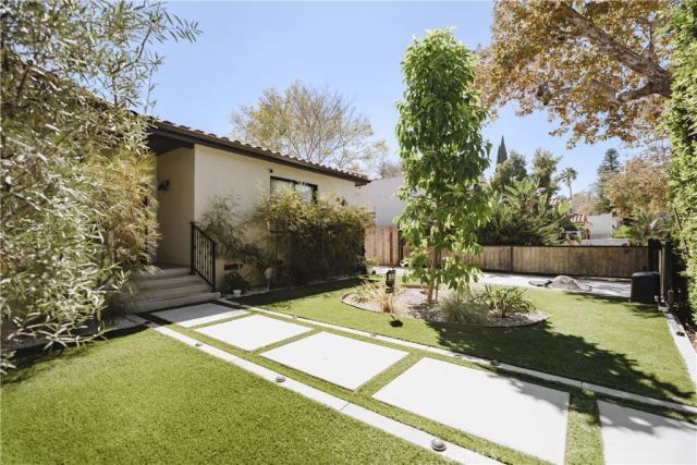 642 N Cahuenga, Los Angeles, CA 90004