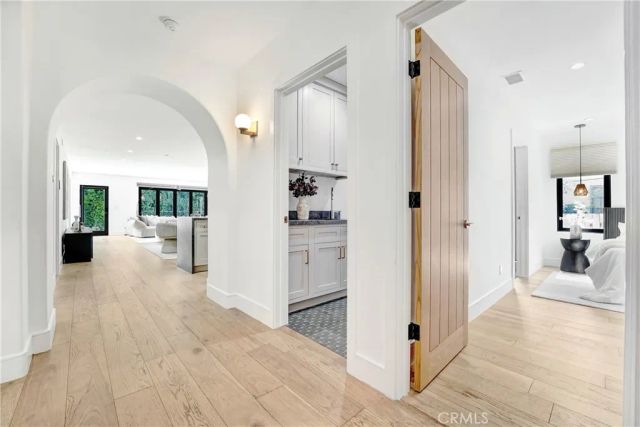 642 N Cahuenga, Los Angeles, CA 90004