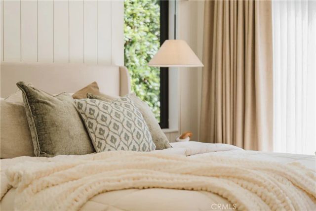 642 N Cahuenga, Los Angeles, CA 90004