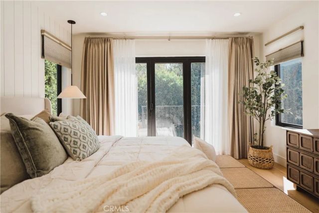 642 N Cahuenga, Los Angeles, CA 90004