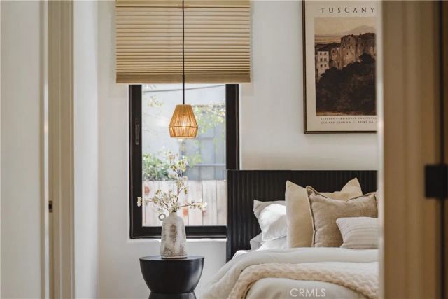 642 N Cahuenga, Los Angeles, CA 90004