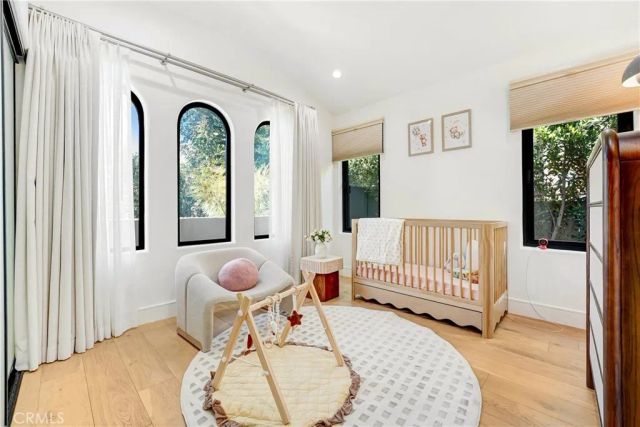 642 N Cahuenga, Los Angeles, CA 90004