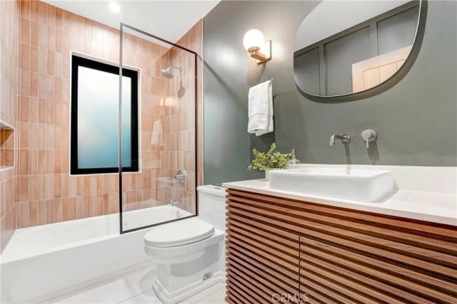 642 N Cahuenga, Los Angeles, CA 90004