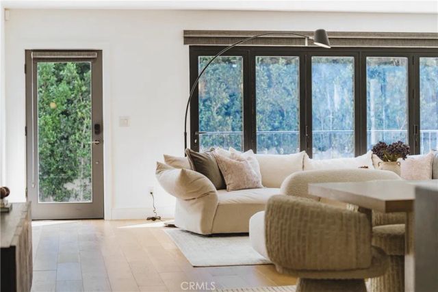 642 N Cahuenga, Los Angeles, CA 90004