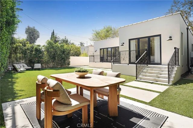 642 N Cahuenga, Los Angeles, CA 90004