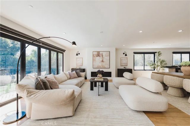 642 N Cahuenga, Los Angeles, CA 90004