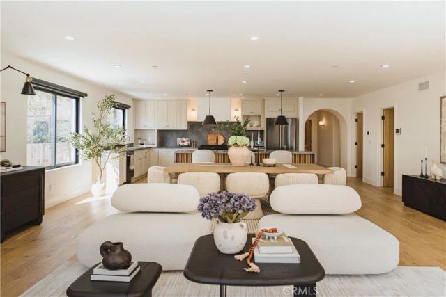 642 N Cahuenga, Los Angeles, CA 90004