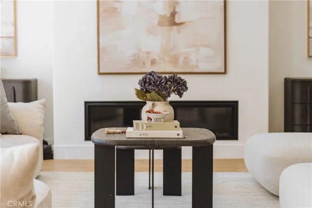 642 N Cahuenga, Los Angeles, CA 90004