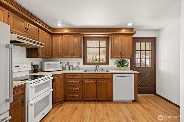 1825 Rainier Court, Sumner, WA 98390