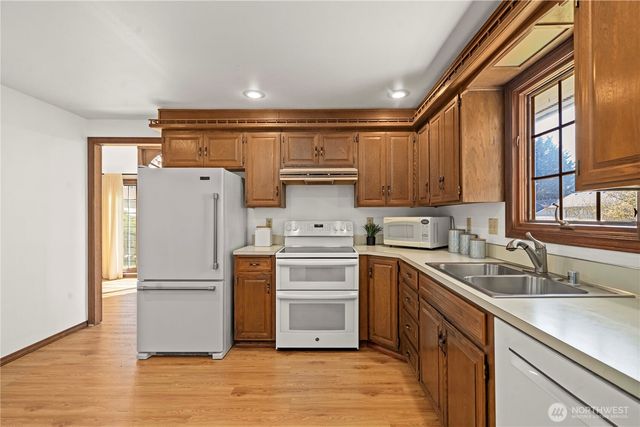 1825 Rainier Court, Sumner, WA 98390