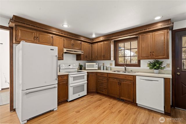 1825 Rainier Court, Sumner, WA 98390