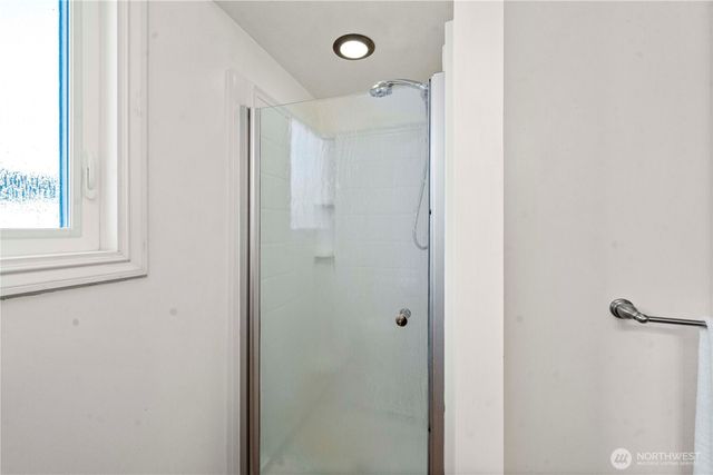 1825 Rainier Court, Sumner, WA 98390