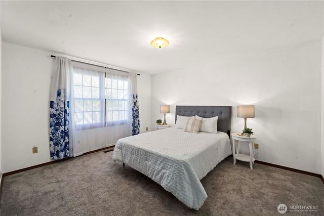 1825 Rainier Court, Sumner, WA 98390