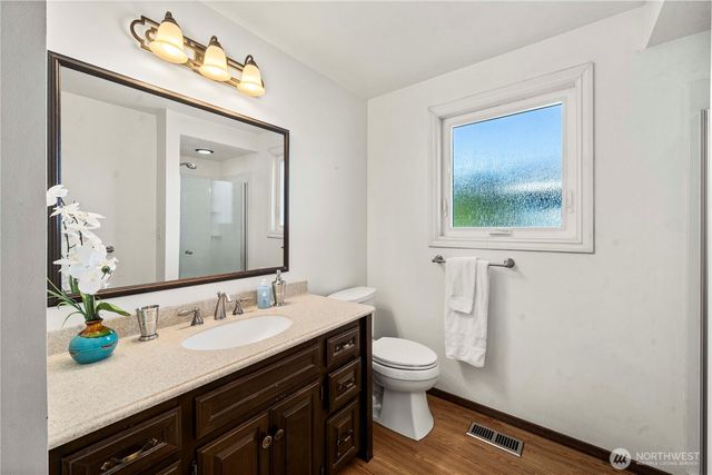 1825 Rainier Court, Sumner, WA 98390