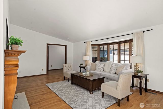 1825 Rainier Court, Sumner, WA 98390