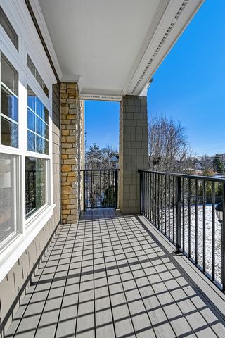 7 E KENNEDY Lane 201, Hinsdale, IL 60521