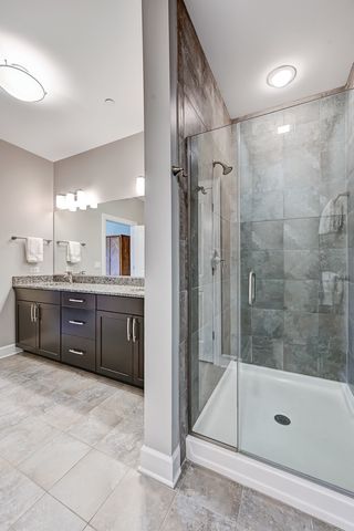 7 E KENNEDY Lane 201, Hinsdale, IL 60521