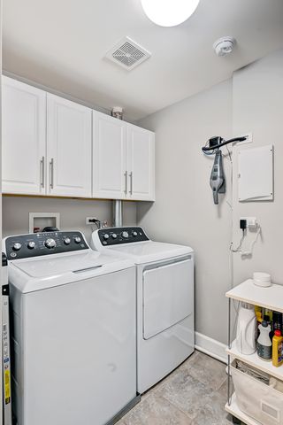 7 E KENNEDY Lane 201, Hinsdale, IL 60521