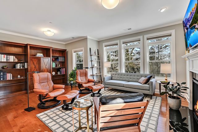 7 E KENNEDY Lane 201, Hinsdale, IL 60521