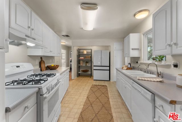 606 Thrift Road, Malibu, CA 90265