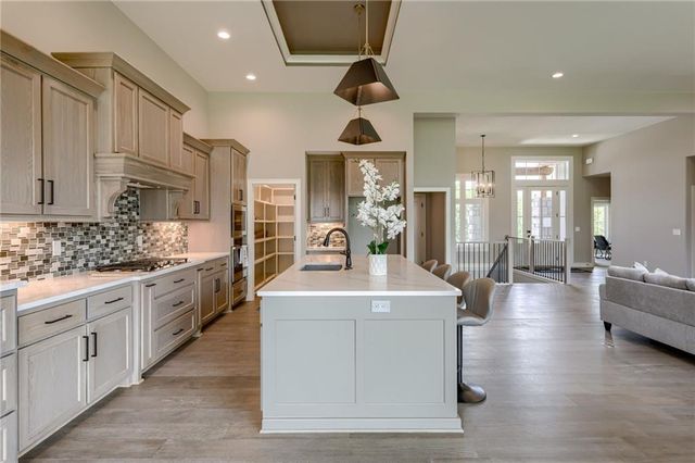 2615 NE 91st Place, Kansas City, MO 64156