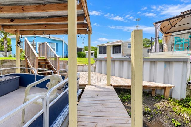 1405 WESTLAND DR, Tavares, FL 32778