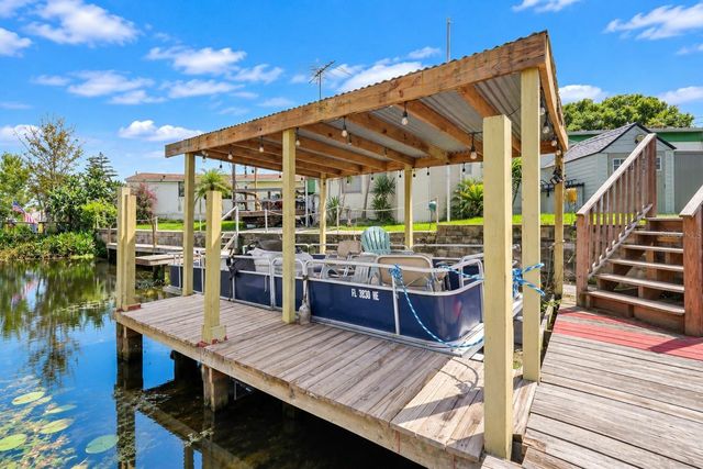 1405 WESTLAND DR, Tavares, FL 32778