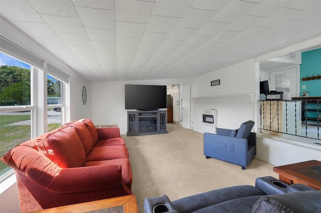 1405 WESTLAND DR, Tavares, FL 32778