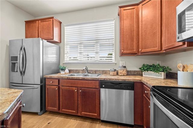 616 Foster LN, Virginia Beach, VA 23451