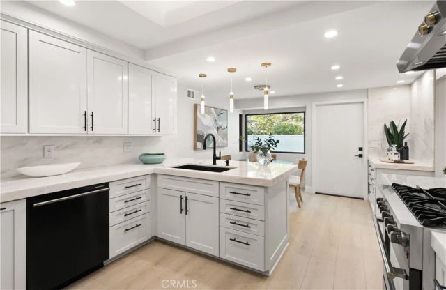 10 White Water Drive, Corona Del Mar, CA 92625