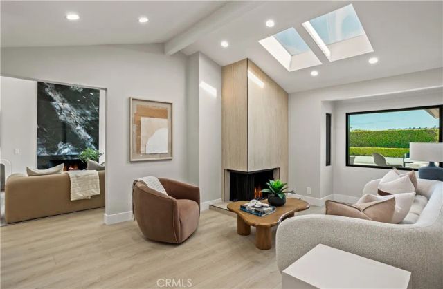 10 White Water Drive, Corona Del Mar, CA 92625