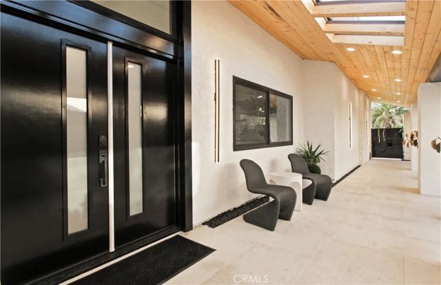 10 White Water Drive, Corona Del Mar, CA 92625
