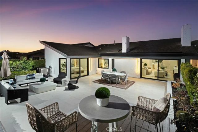 10 White Water Drive, Corona Del Mar, CA 92625