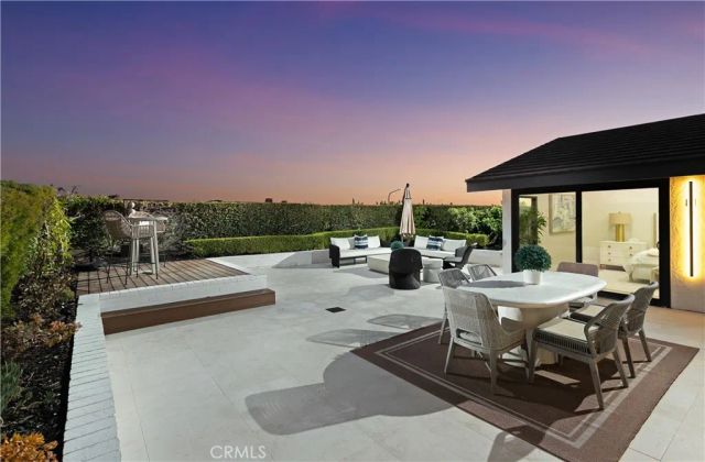 10 White Water Drive, Corona Del Mar, CA 92625