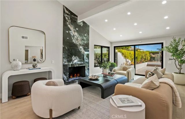 10 White Water Drive, Corona Del Mar, CA 92625