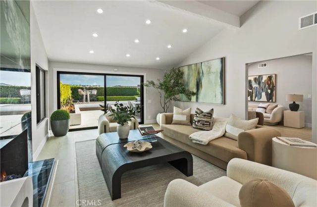 10 White Water Drive, Corona Del Mar, CA 92625