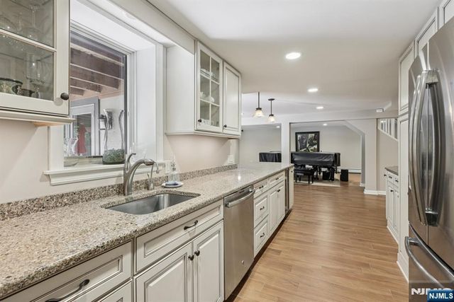 76 Church Street, Alpine, NJ 07620