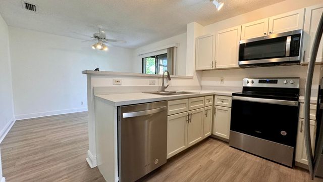 1746 Harborside Circle, Wellington, FL 33414