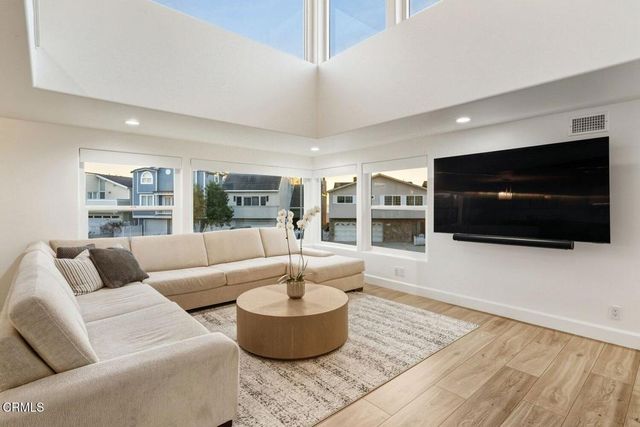 105 Malibu Avenue, Oxnard, CA 93035