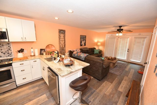 601 Dave Creek Pkwy Apt 110, Fairfield Bay, AR 72088