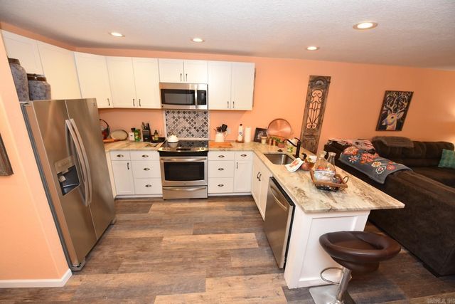 601 Dave Creek Pkwy Apt 110, Fairfield Bay, AR 72088