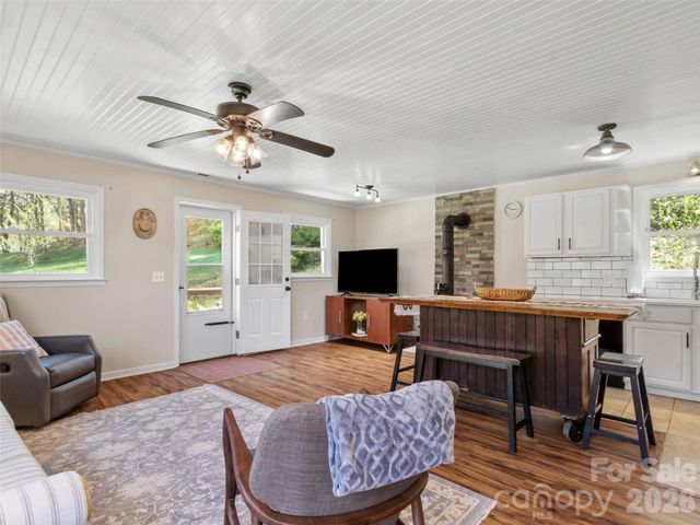 24 Baldridge Drive, Burnsville, NC 28714