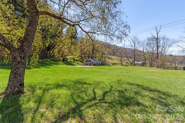 24 Baldridge Drive, Burnsville, NC 28714