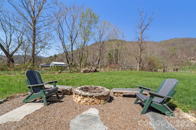 24 Baldridge Drive, Burnsville, NC 28714