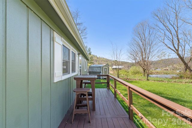 24 Baldridge Drive, Burnsville, NC 28714
