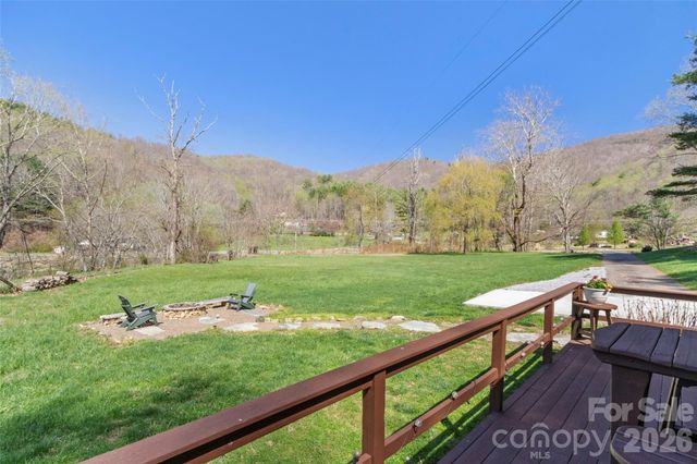 24 Baldridge Drive, Burnsville, NC 28714
