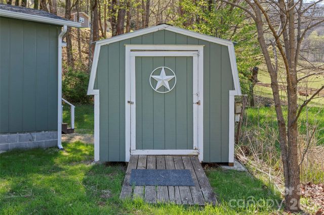 24 Baldridge Drive, Burnsville, NC 28714