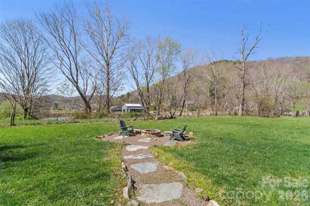 24 Baldridge Drive, Burnsville, NC 28714