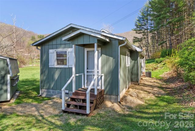 24 Baldridge Drive, Burnsville, NC 28714